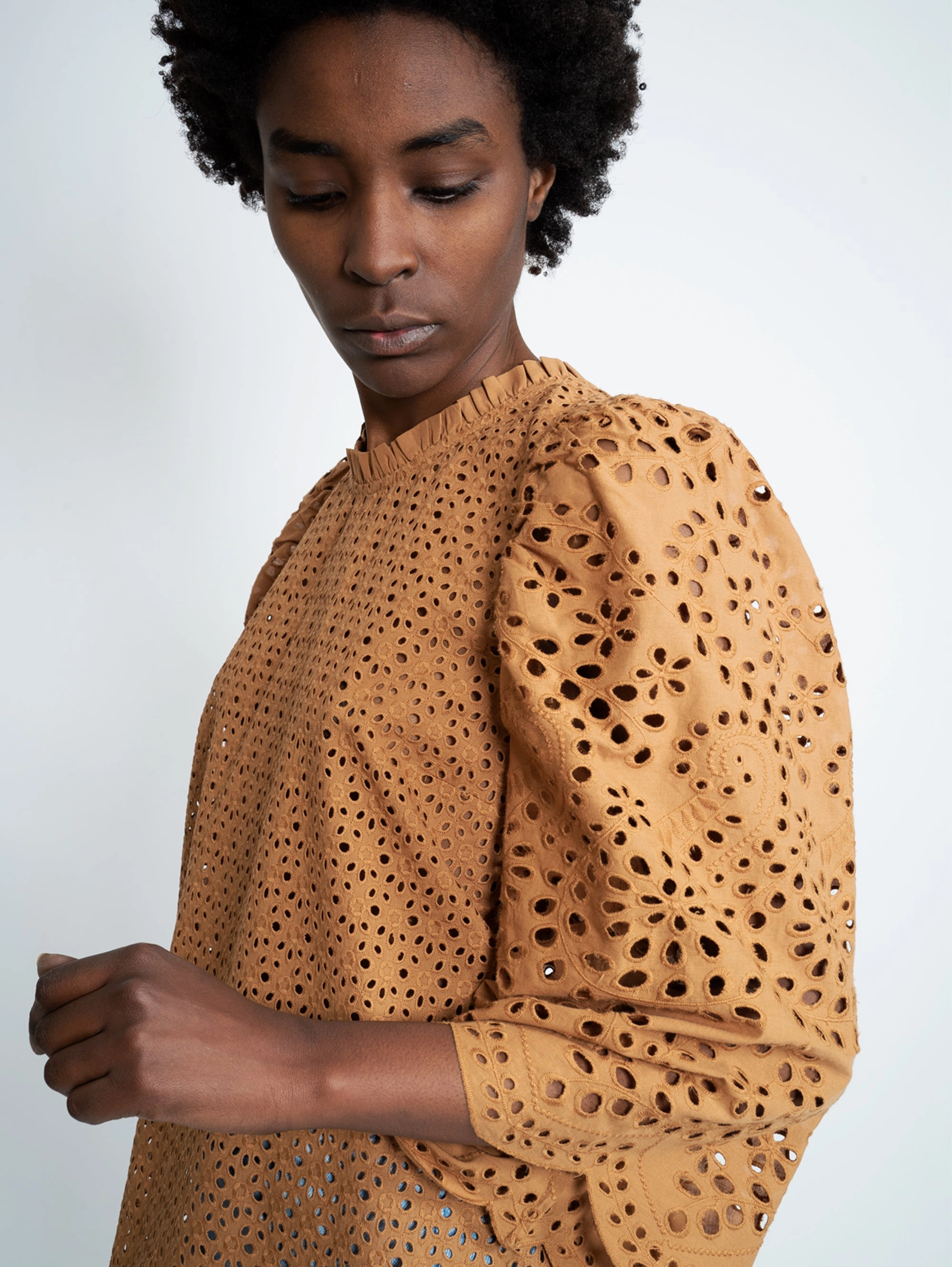 Blouse in Camel San Gallo Lace
