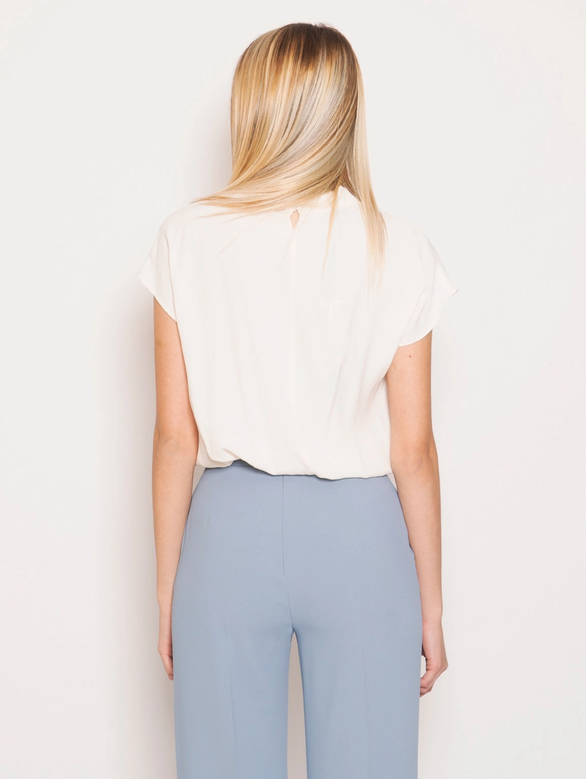 Blouse with White Kabira Bow