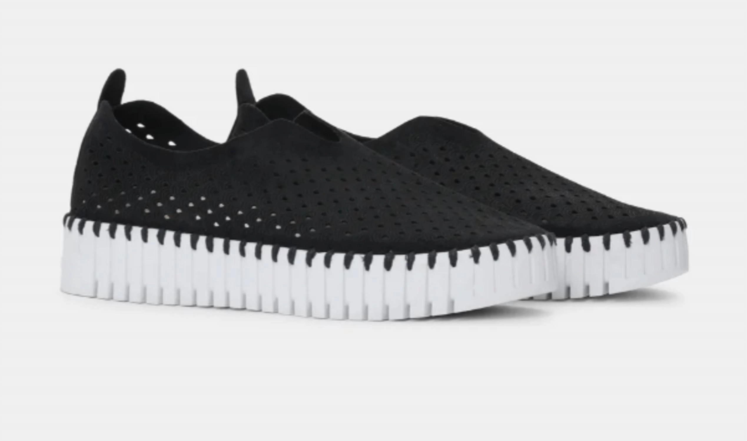 Women's Tulip Slip-On In 110 Black