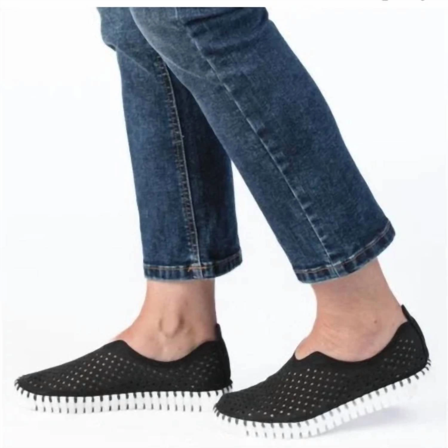 Women's Tulip Slip-On In 110 Black